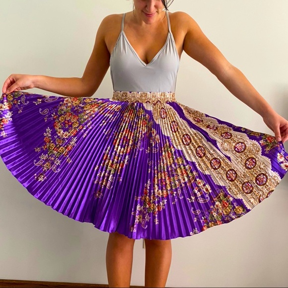 Paisley Skirt! 💕 - Picture 2 of 3